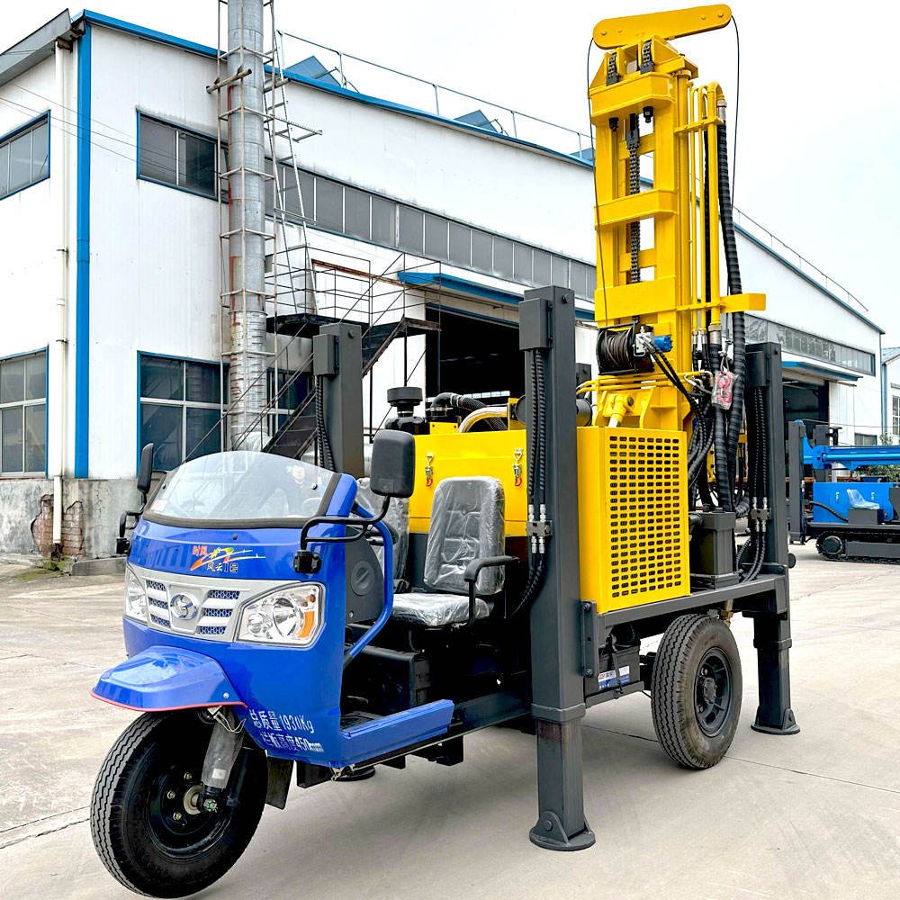 Diesel engine three-wheeler equipped with a mobile water well drilling rig with pump 220V